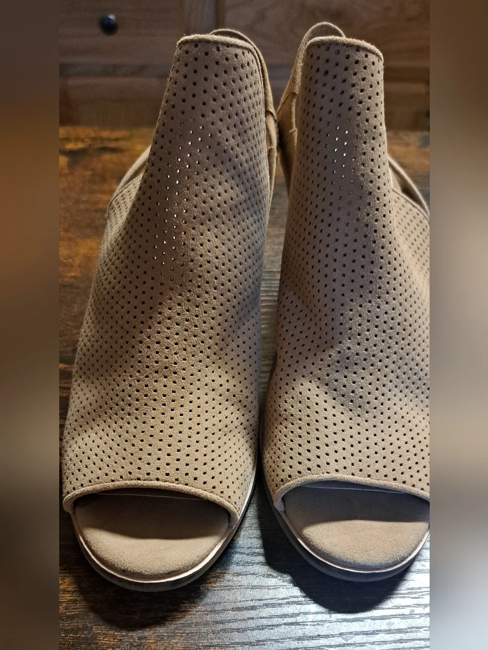 Ladies Cole Haan Tan Suede Perforated Open Toe Sling Back  Sz 9B  Dressy Read